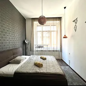 Wonderful Design In The Centre Apartment