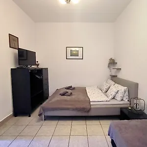 Caesar Apartment